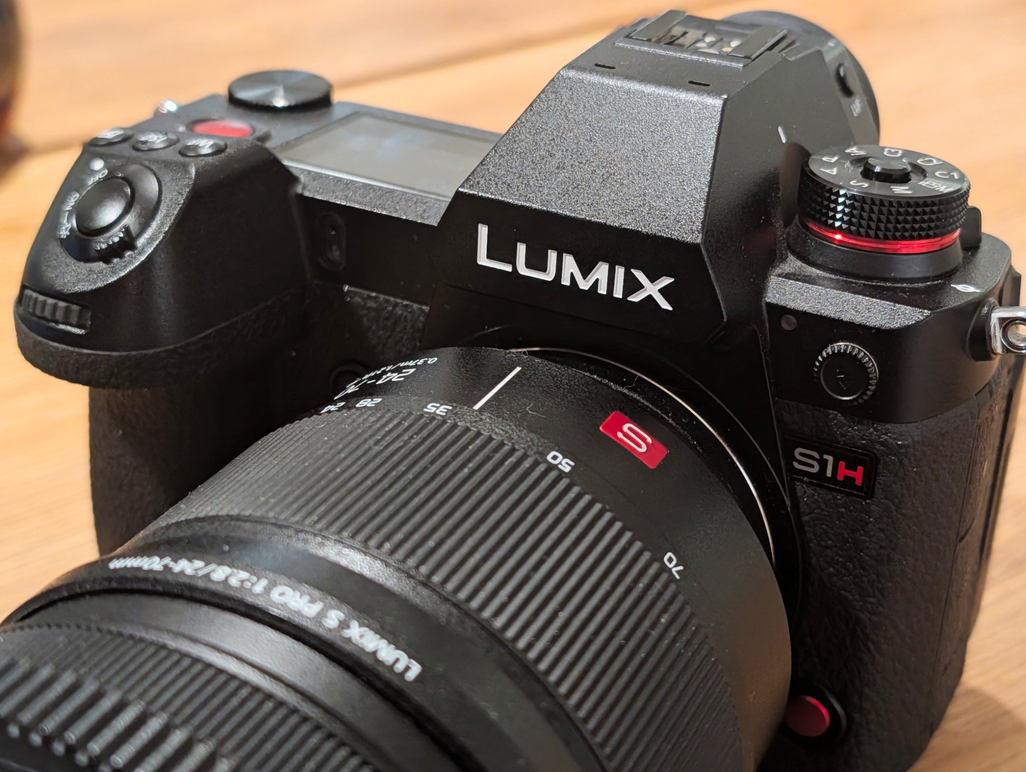 Panasonic Lumix S1H med Lumix S PRO 24-70mm f/2.8